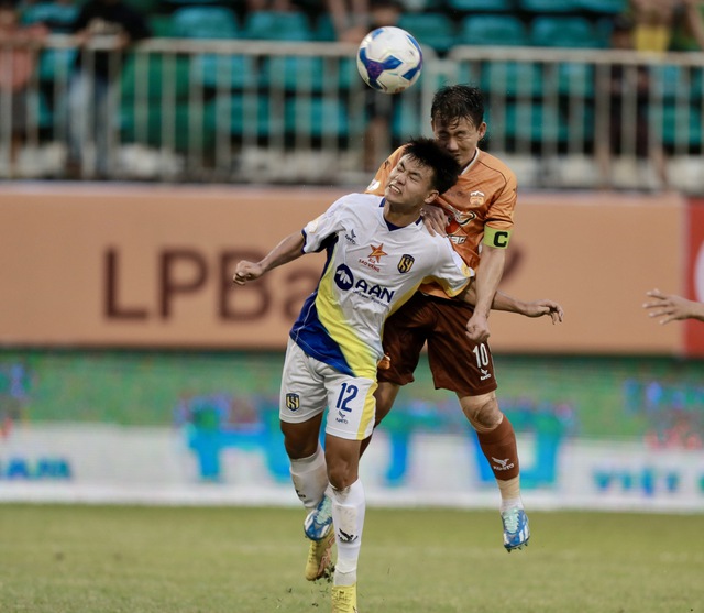 HAGL chơi rất thăng hoa, thắng dễ SLNA: Chễm chệ ngôi đầu bảng V-League- Ảnh 5.