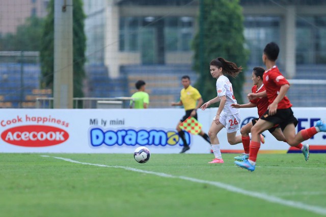 Hat-trick siêu đẳng xuất hiện, Phong Phú Hà Nam thắng trận đầu giải U.19 nữ quốc gia- Ảnh 2.